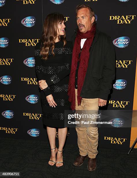 Jennifer Garner And Kevin Costner Photos and Premium High Res Pictures