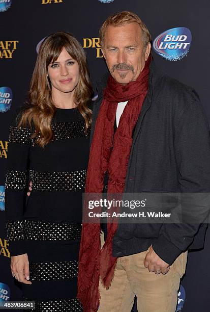 Jennifer Garner And Kevin Costner Photos and Premium High Res Pictures