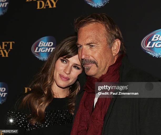 Jennifer Garner And Kevin Costner Photos and Premium High Res Pictures