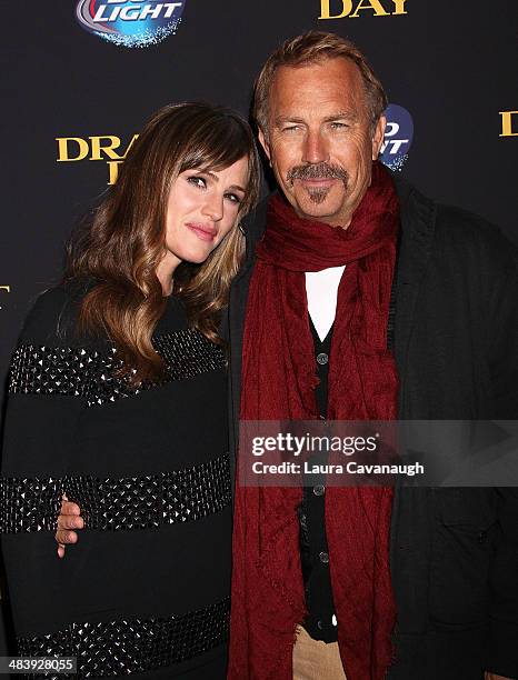 Jennifer Garner And Kevin Costner Photos and Premium High Res Pictures