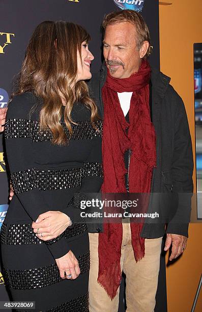 Jennifer Garner And Kevin Costner Photos and Premium High Res Pictures
