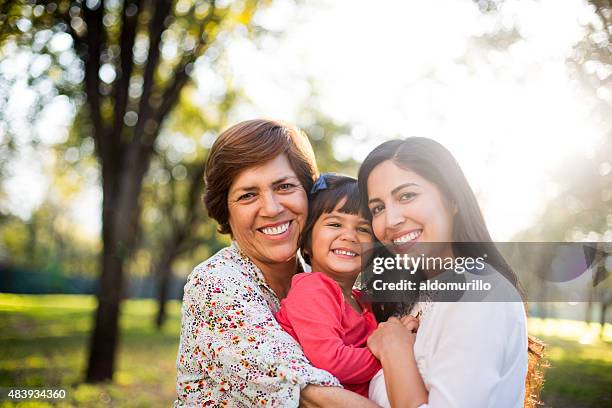 schöne familie mit drei generationen - mama latina stock-fotos und bilder