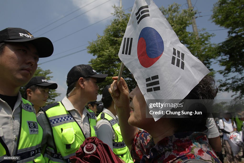 Police Block North Korean Defectors From Releasing Propaganda Balloons Against Mine Incident