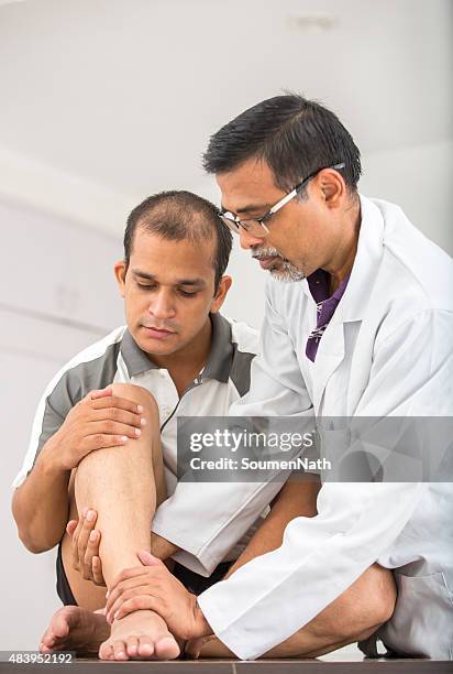 physical therapist series: leg exercise - leg stock pictures, royalty-free photos & images