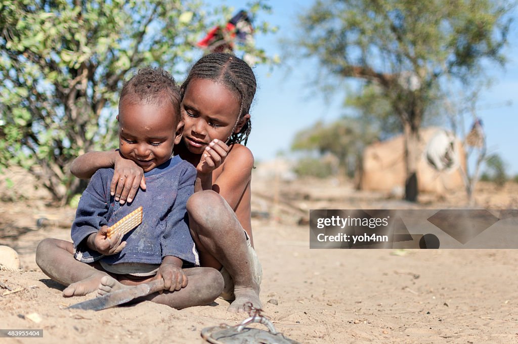 Hungrig afrikanischer Kinder