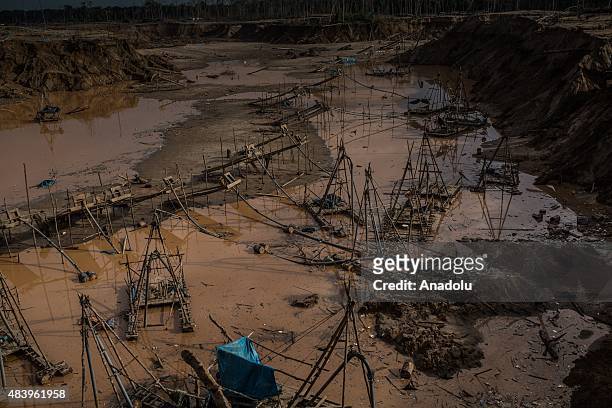 Hundreds of police officers attend an operation in illegal gold mining area of La Pampa, in Madre de Dios, southern Peruvian jungle on July 13, 2015....
