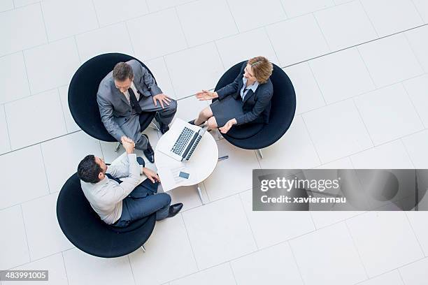 deal done - business people corporate technology stockfoto's en -beelden