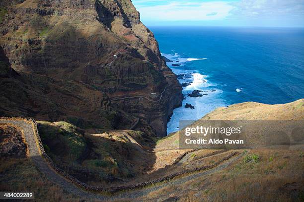 path along the coast, sao antao island, fontainhas - cap vert photos et images de collection