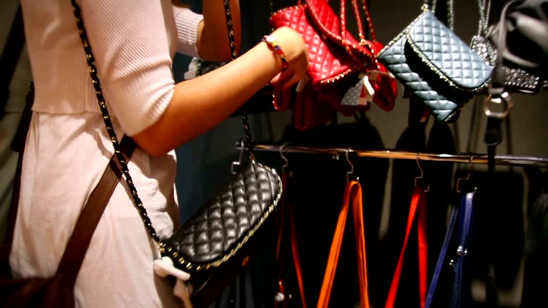 https://media.gettyimages.com/id/484011281/video/two-young-women-purse-shopping.jpg?b=1&s=640x640&k=20&c=G7mXZJWutHyxH-NFq4F89kvnPR4hIgI8r_TAagUl3Yw=