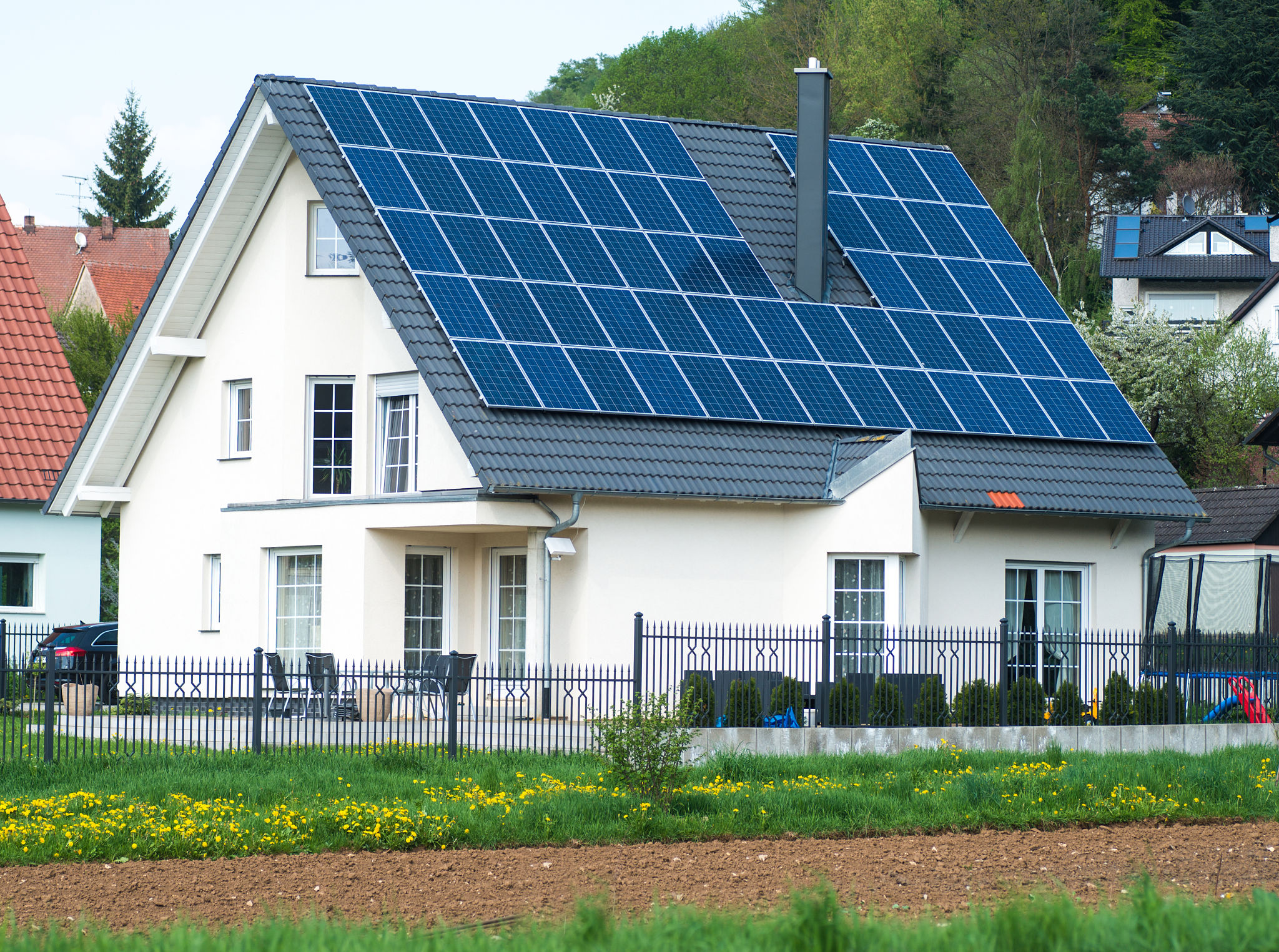 real estate isolated home with garden mit Solardachflächen real estate isolated home with garden mit Solardachflächen