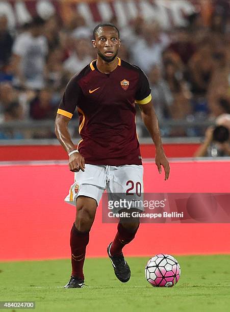 Seydou Keita of AS Roma in action during the pre-season friendly match between AS Roma and Sevilla FC at Olimpico Stadium on August 14, 2015 in Rome,...