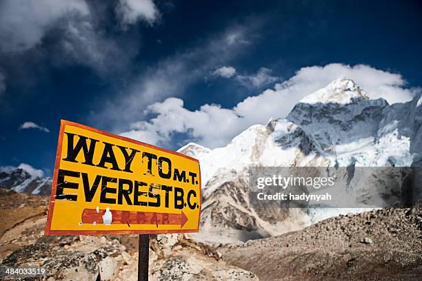 way to everest base camp - mountain peak stock pictures, royalty-free photos & images