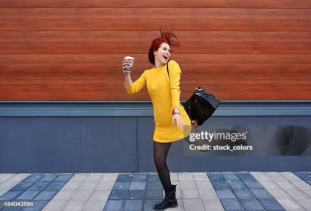 der kaffee macht mich crazy - fashion woman jumping stock-fotos und bilder