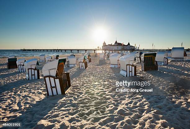 the beach of ahlbeck at sunrise - usedom photos et images de collection