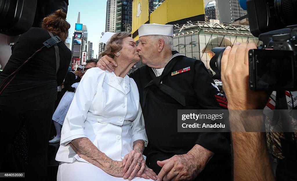 WWII Veterans Recreate Famous Kiss In Times Square Marking End of World War II