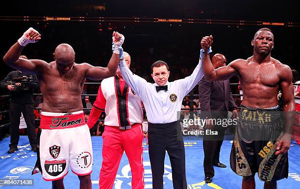 The referee signals that it was a draw between Antonio Tarver and Steve Cunningham during the Premier Boxing Champions Heavyweight bout at the...