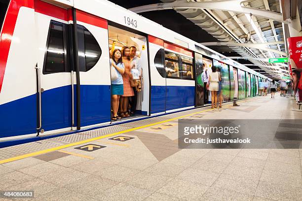 bts ready for departure - bts skytrain stock pictures, royalty-free photos & images