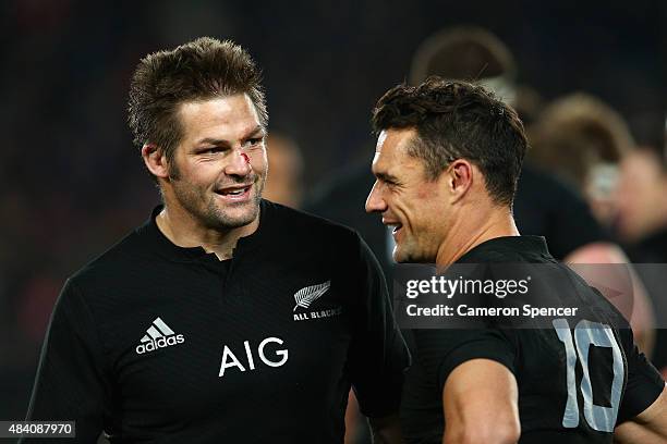 All Blacks captain Richie McCaw and Dan Carter of the All Blacks embrace after winning The Rugby Championship, Bledisloe Cup match between the New...