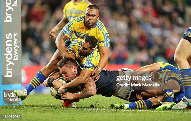 Jared Waerea-Hargreaves of the Roosters scores a try during the round 23 NRL match between the Sydney Roosters and the Parramatta Eels at Allianz...