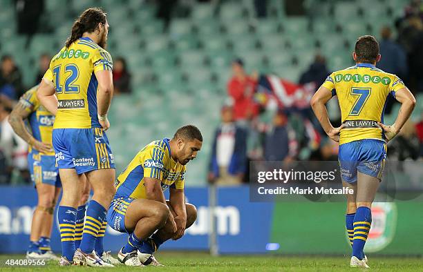 Eels players look dejected after defeat in the round 23 NRL match between the Sydney Roosters and the Parramatta Eels at Allianz Stadium on August...