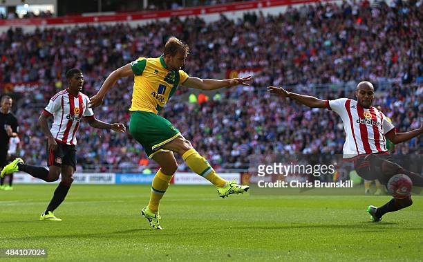 Steven Whittaker of Norwich City scores his team's second goal during the Barclays Premier League match between Sunderland and Norwich City at the...