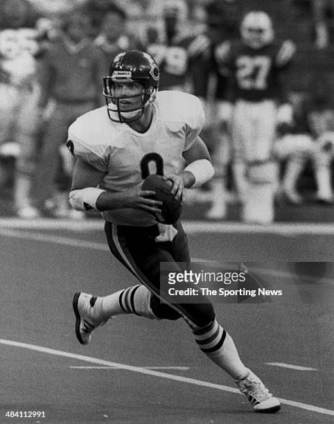 Jim McMahon of the Chicago Bears rolls out circa 1980s.