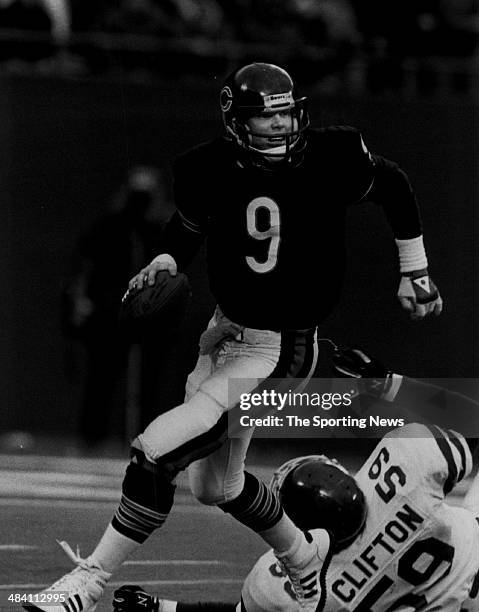 Jim McMahon of the Chicago Bears rolls out circa 1980s.