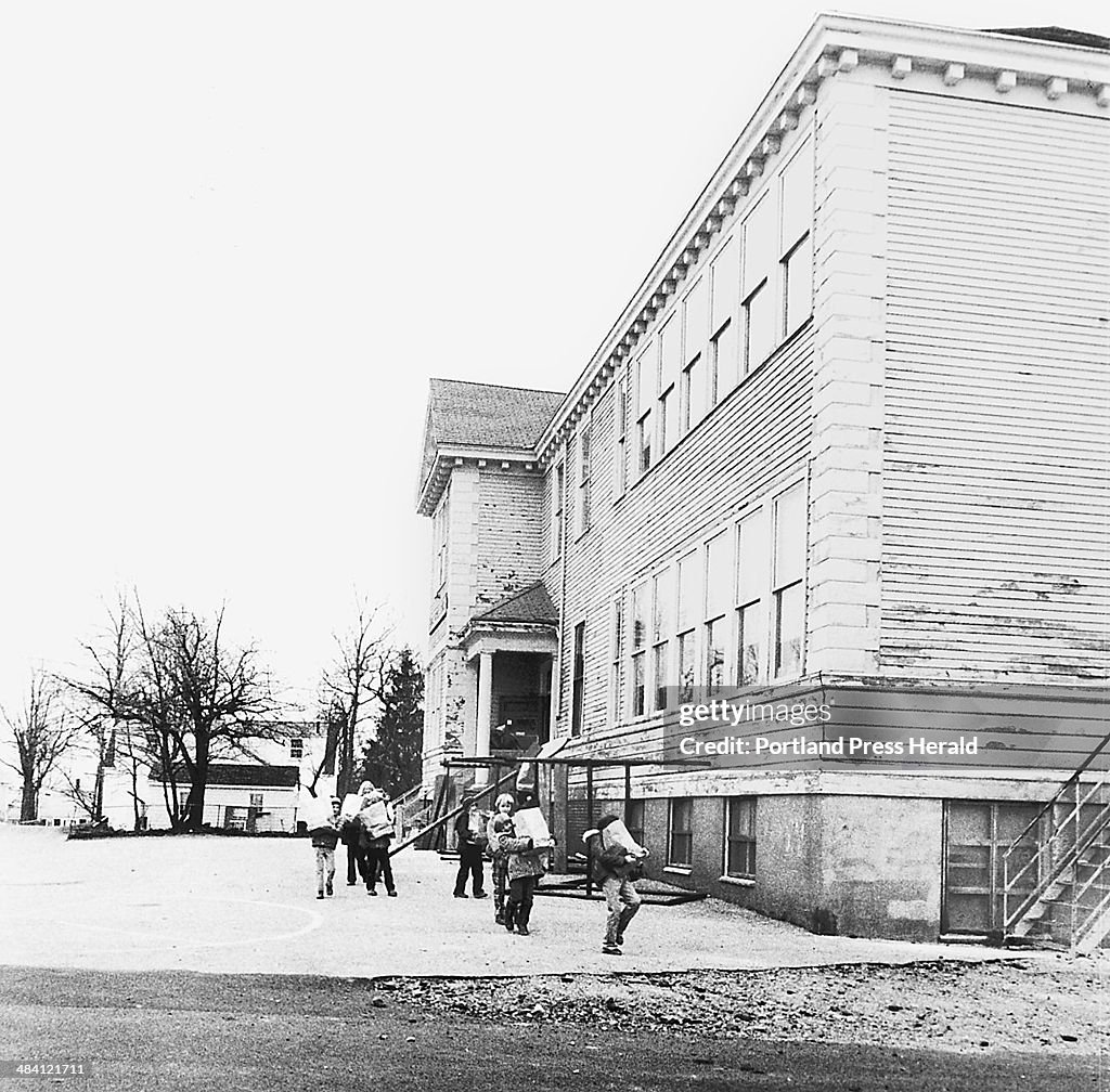 Students of the Horace Mitchell Elementary School in Kittery... News