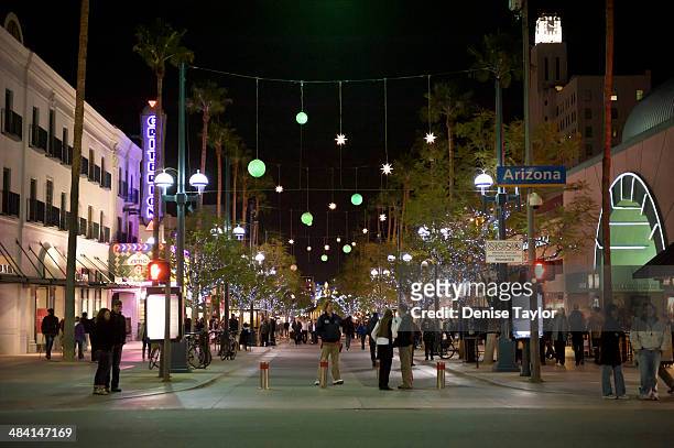 bright lights, big city! - 3rd street stock-fotos und bilder