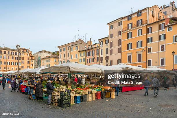 european farmer markets - campo de fiori stockfoto's en -beelden