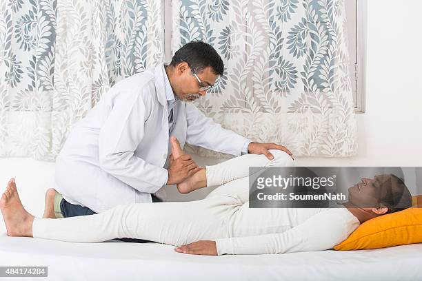 physical therapist series: leg exercise - chiropractic stock pictures, royalty-free photos & images