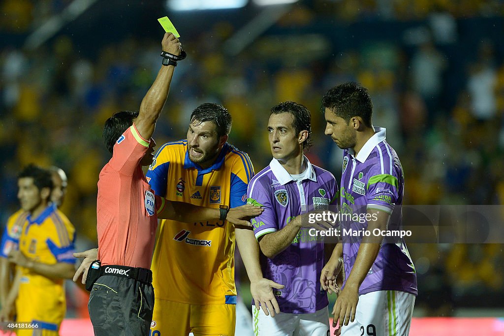 Tigres UANL v Chiapas - Apertura 2015 Liga MX