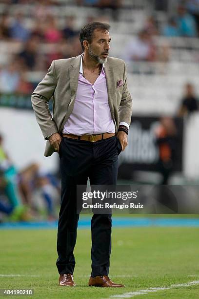 Gustavo Matosas coach of Atlas watches the actions during a 5th round match between Atlas and Puebla as part of the Apertura 2015 Liga MX at Jalisco...