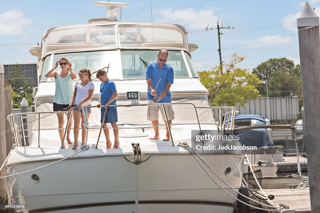 Serie: Rene destinatario padre gode di pesca con la famiglia in barca