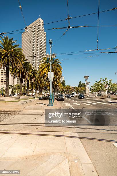 quartier des finances de san francisco - embarcadero summer photos et images de collection