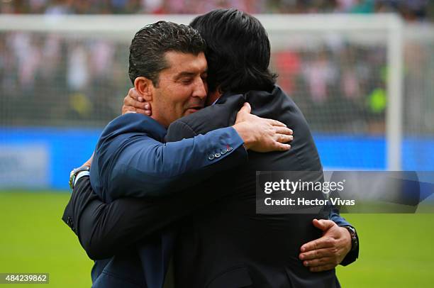 Jose Cardozo Head Coach of Toluca and Jose Manuel de la Torre head coach of Chivas embrace during a 5th round match between Toluca and Chivas as part...