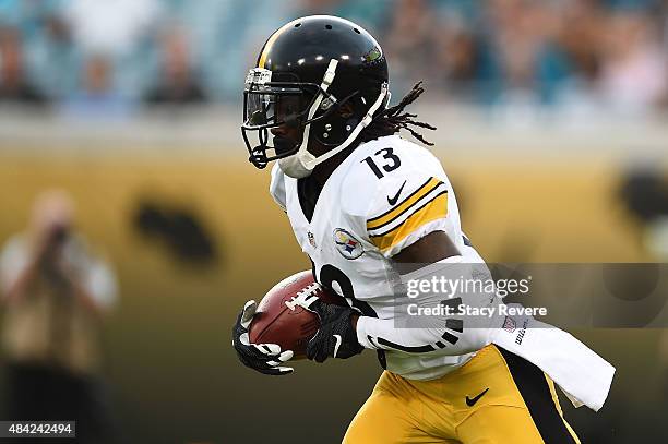 Dri Archer of the Pittsburgh Steelers runs for yards during a preseason game against the Jacksonville Jaguars at EverBank Field on August 14, 2015 in...