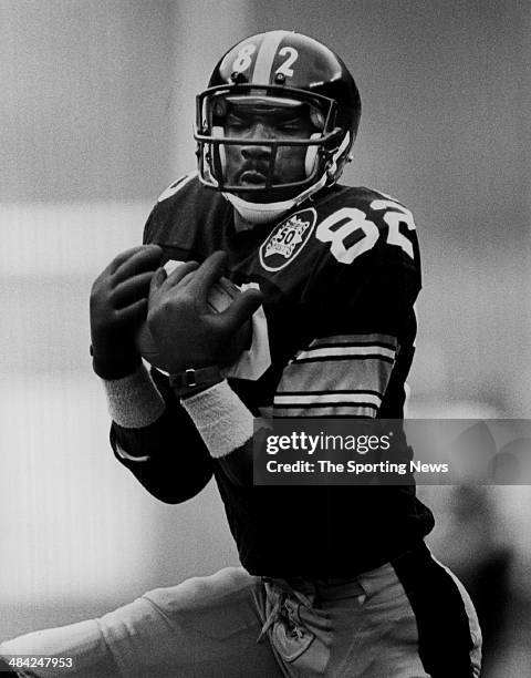 John Stallworth of the Pittsburgh Steelers catches the ball circa 1970s.