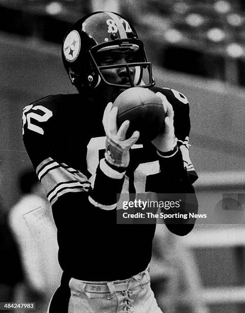 John Stallworth of the Pittsburgh Steelers catches the ball circa 1970s.