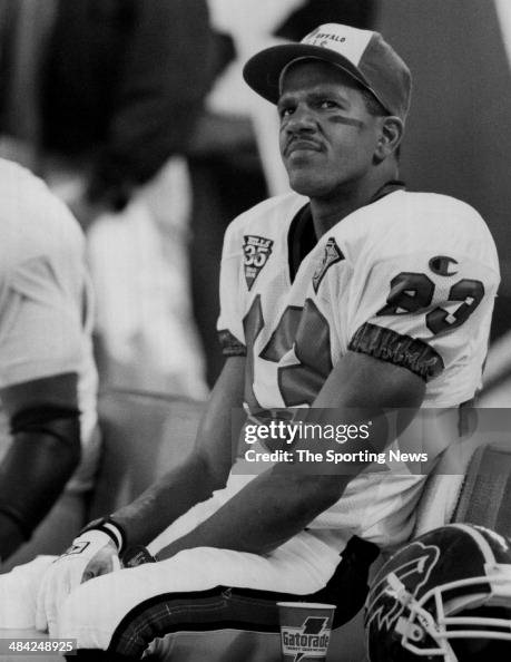 Andrew Reed Nfl Andre Reed of the Buffalo Bills looks on circa 1980s. News Photo ...