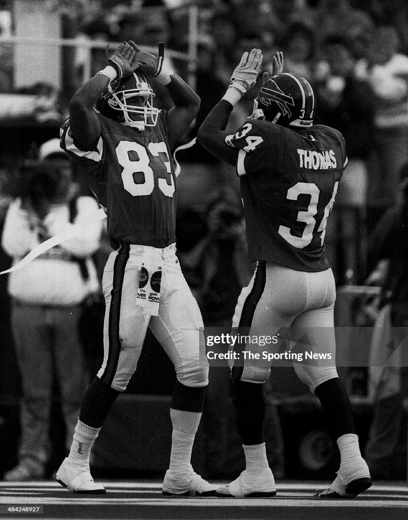 Tandre Reed Andre Reed of the Buffalo Bills celebrates with Thurman Thomas circa ...