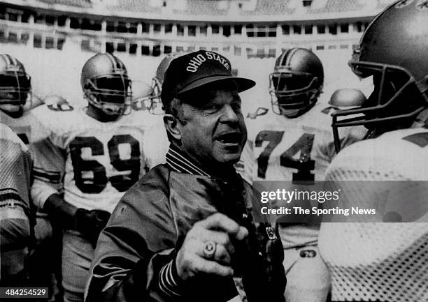 Earle Bruce of the University of Ohio State talks to his players circa 1980s.