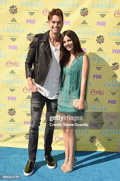 Actors Pierson Fode and Victoria Justice attend the Teen Choice Awards 2015 at the USC Galen Center on August 16, 2015 in Los Angeles, California.