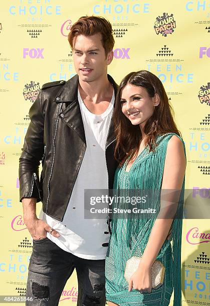 Actors Pierson Fode and Victoria Justice attend the Teen Choice Awards 2015 at the USC Galen Center on August 16, 2015 in Los Angeles, California.