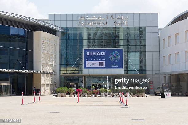 dubai world trade centre exhibition gate - world trade centre dubai stock pictures, royalty-free photos & images