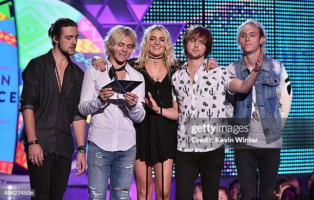 Musicians Rocky Lynch, Ross Lynch, Rydel Lynch, Ellington Ratliff and Riker Lynch of R5 speak onstage during the Teen Choice Awards 2015 at the USC...