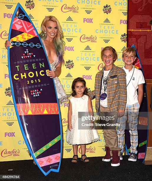 Britney Spears poses with Maddie Briann Aldridge, Sean Preston Federline, and Jayden James Federline poses in the press room at the Teen Choice...