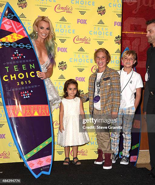 Britney Spears poses with Maddie Briann Aldridge, Sean Preston Federline, and Jayden James Federline poses in the press room at the Teen Choice...