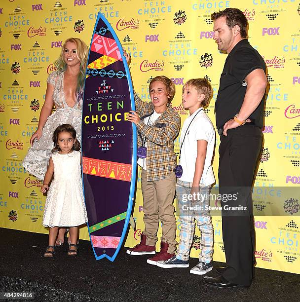 Britney Spears poses with Maddie Briann Aldridge, Sean Preston Federline, and Jayden James Federline poses in the press room at the Teen Choice...