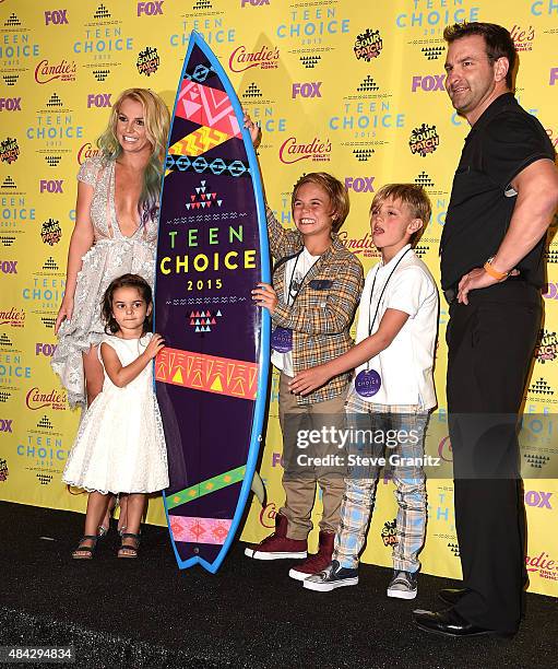 Britney Spears poses with Maddie Briann Aldridge, Sean Preston Federline, and Jayden James Federline poses in the press room at the Teen Choice...